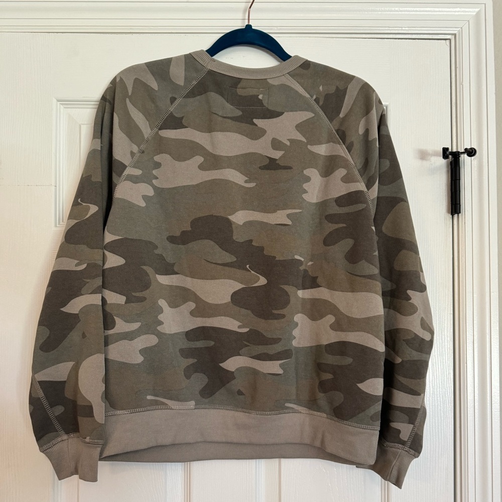 NWT Military Army Camo Crewneck Fleece Sweatshirt Size: M - Picture 2 of 4